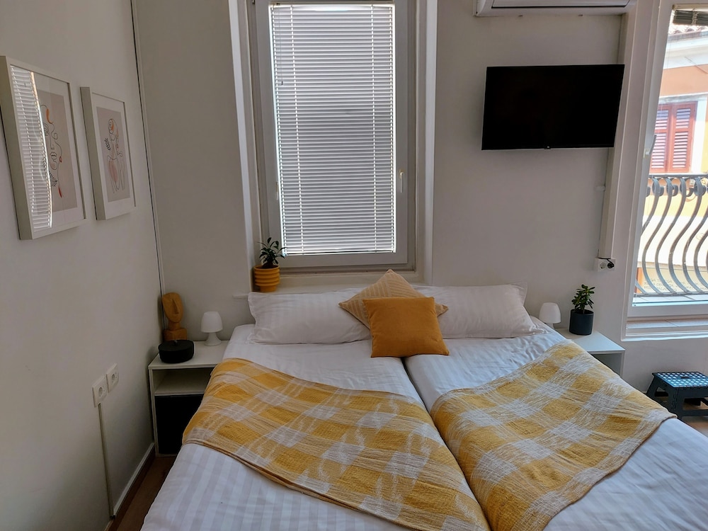 Dandylion Studio Apartment view 2