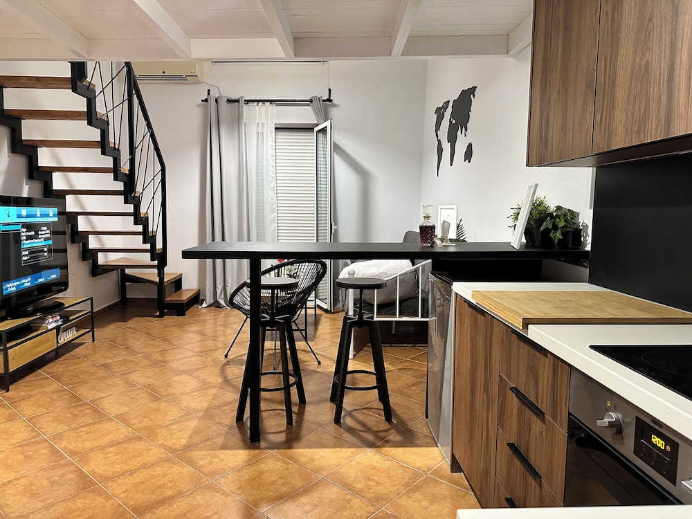 Maisonette Near Beach & City Center
