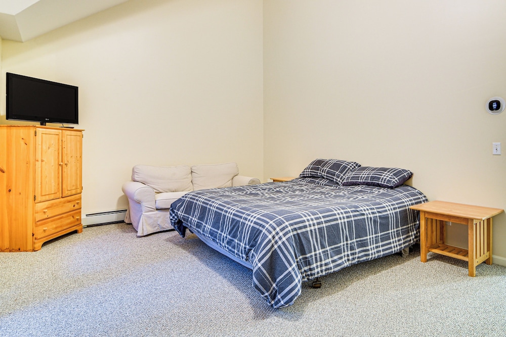 Ski-in/ski-out Condo at Pleasant Mountain!
