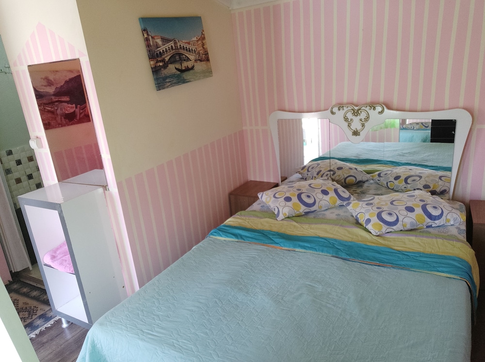 Side Tuana Garden Home