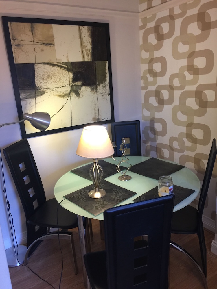 Great location 1 Bedroom Scotstoun Flat