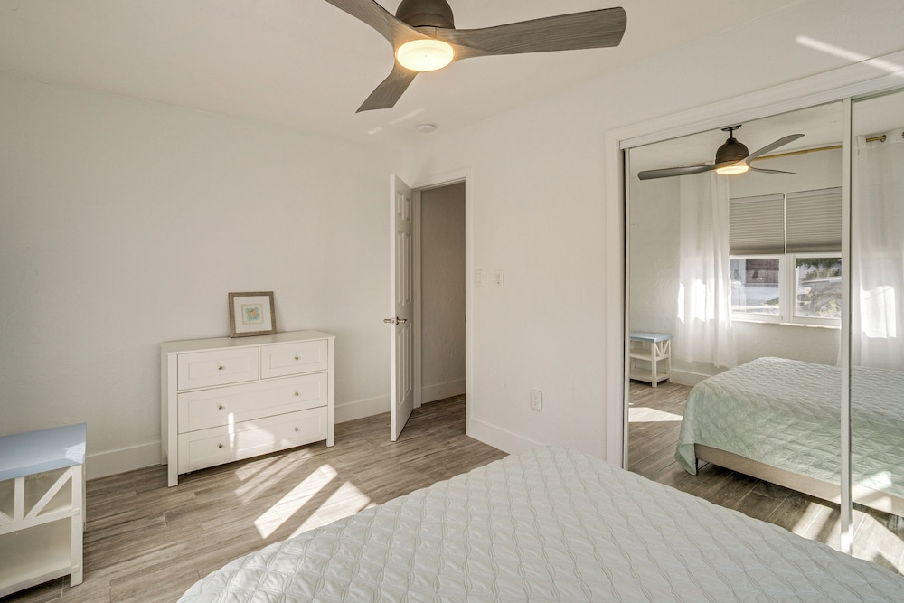Unwind Poolside + Walk to Beach! Sarasota Retreat