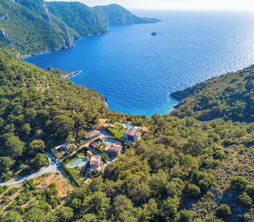 Private Island-Style Ultra Luxury Villa Estate