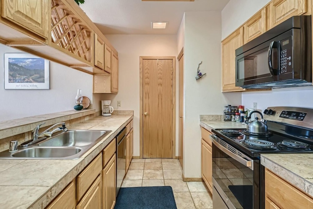 Lake Forest 201f 2 Bedroom Condo by RedAwning