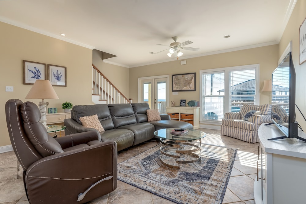 Shore Beats Work - 104 Surf Ct 4 Bedroom Home by RedAwning view 4