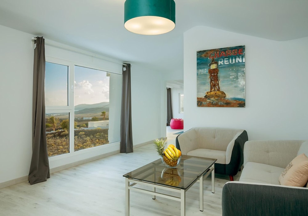 The View in T as With 4 Bedrooms and 4 Bathrooms