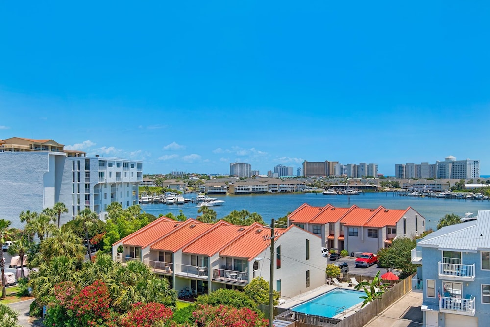 Dolphin Point #602a