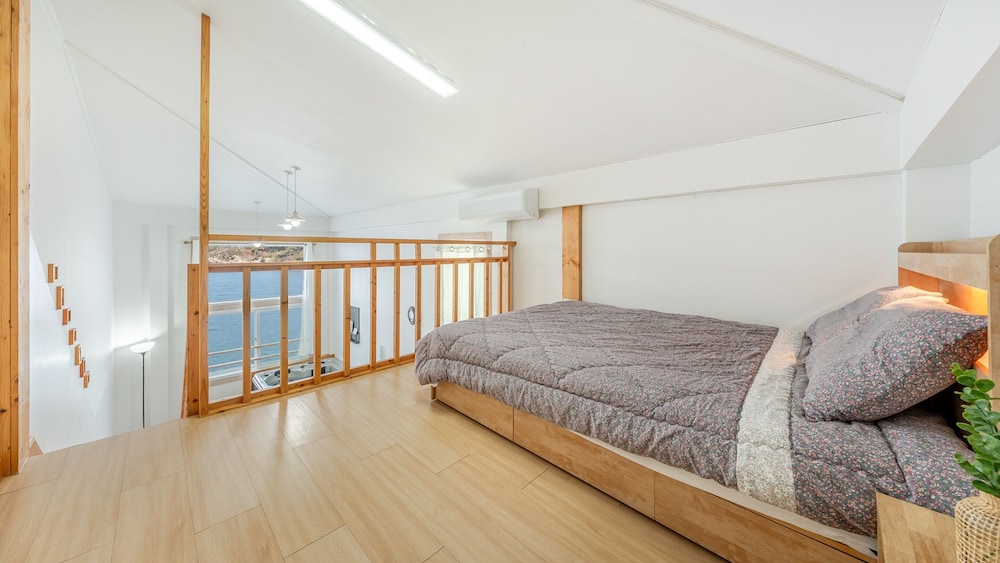 Pohang In The Blue Spa Pension