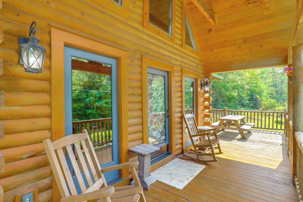 Explore Linville Falls: Cabin w/ Game Room + Deck!