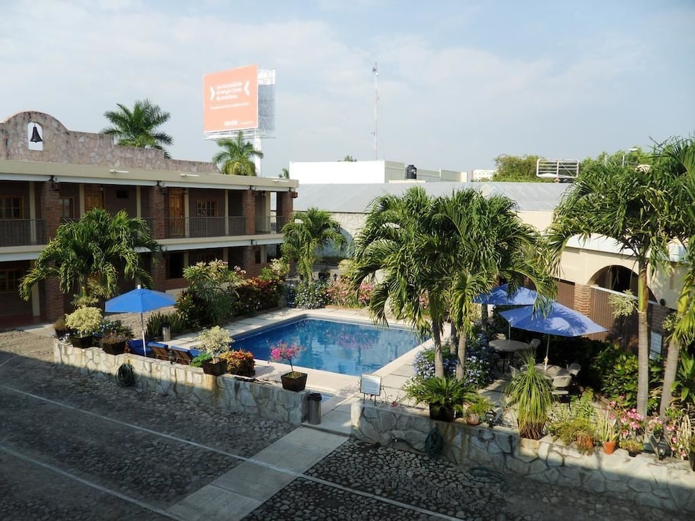 Colima Vacations - Montroi Express - Property Image 3