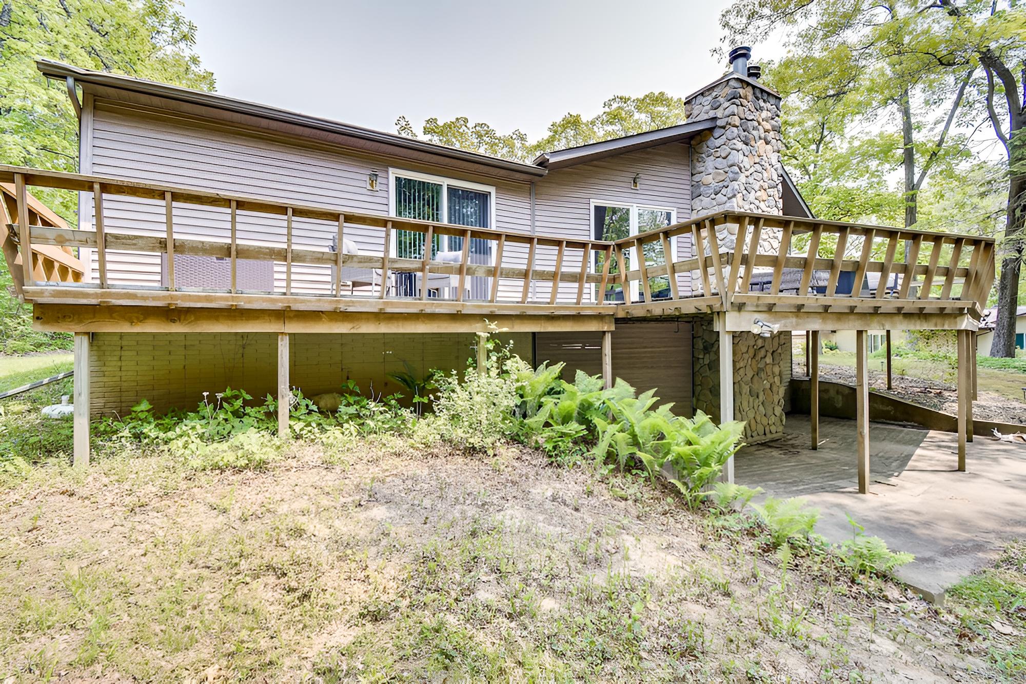 Illinois Cabin w/ Wraparound Deck & Fireplaces view 2