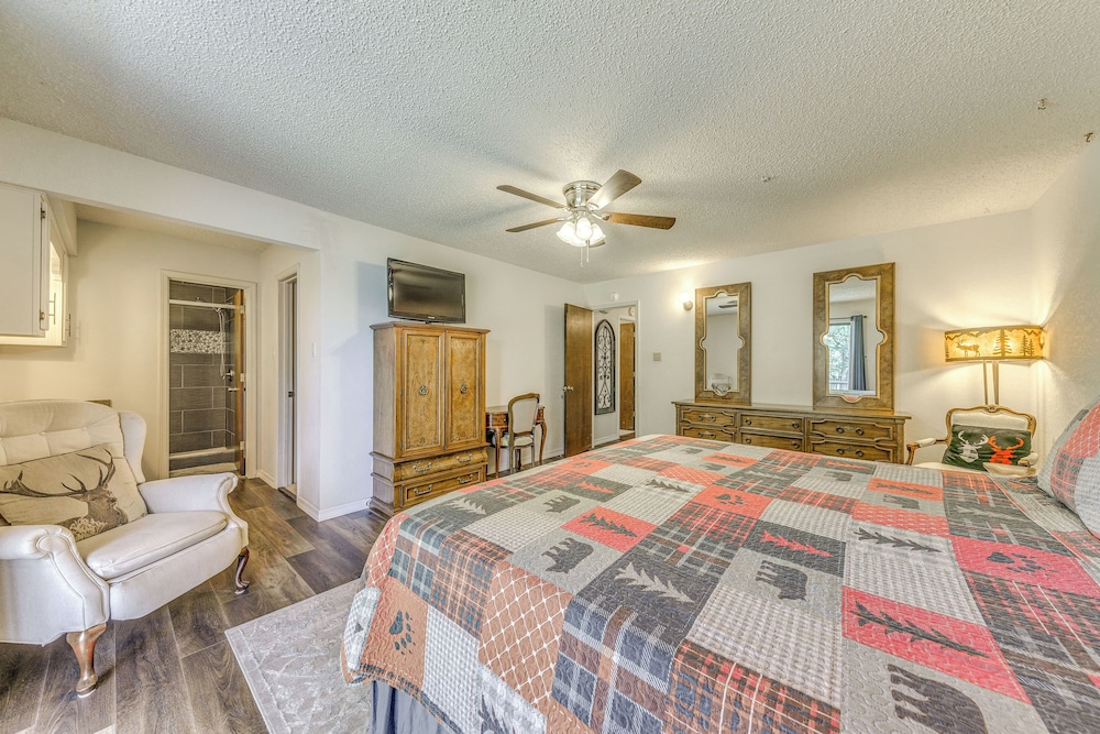 Ruidoso Home w/ Hot Tub & Sierra Blanca Views view 3
