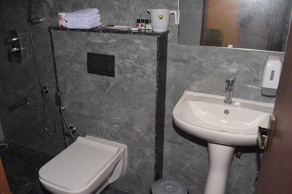 URBAN SUITES