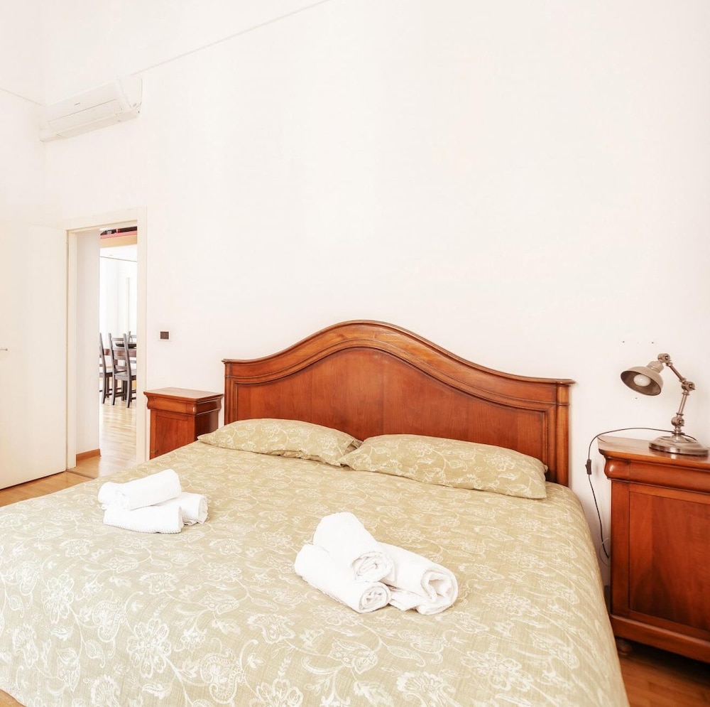 Central Festival Apartment by Wonderful Italy view 4