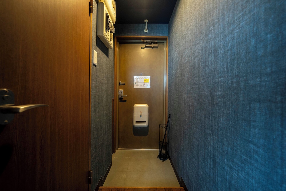 SILK COURT 403