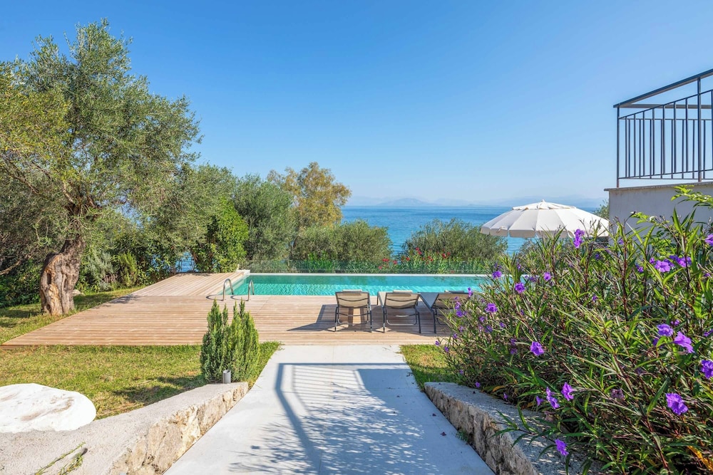Villa Apanemia Mare