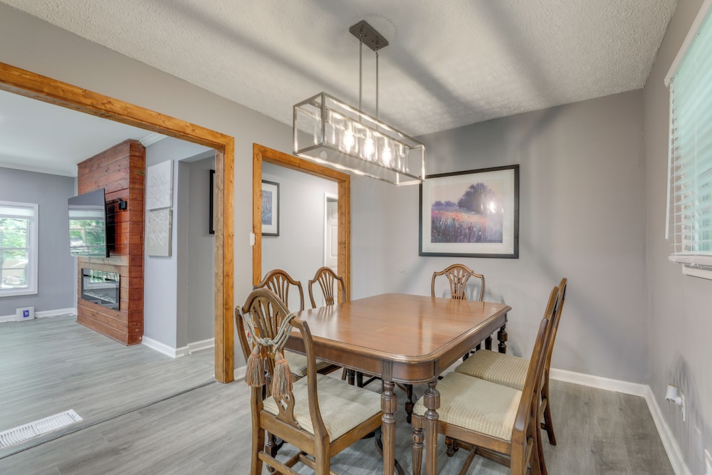 Modern Home w/ Yard Near ATL Attractions!