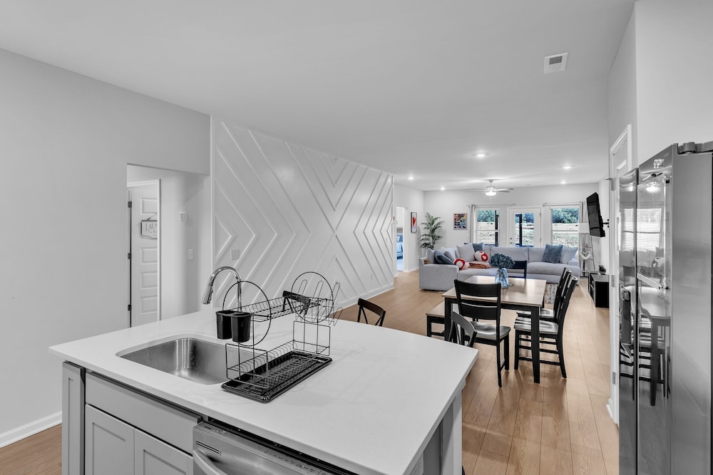 Modern Nest - Huntsville Hideaway 3 Bedroom Home