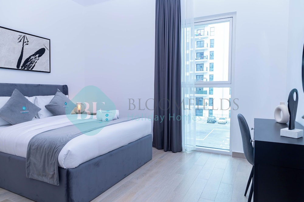 Bloomfields Elegant 1BR in Waters Edge