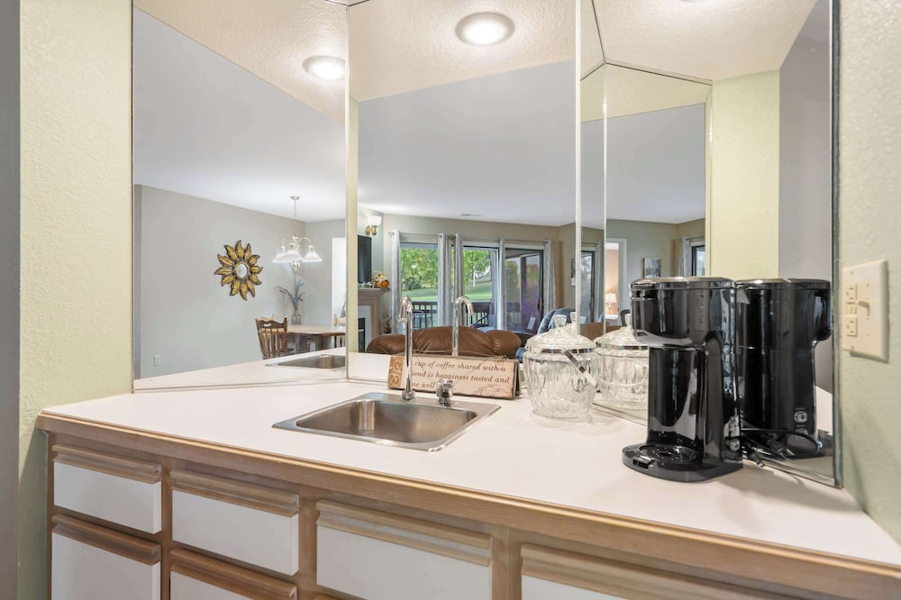 Fairway Retreat for 6 – Walk-in and Pet Friendly