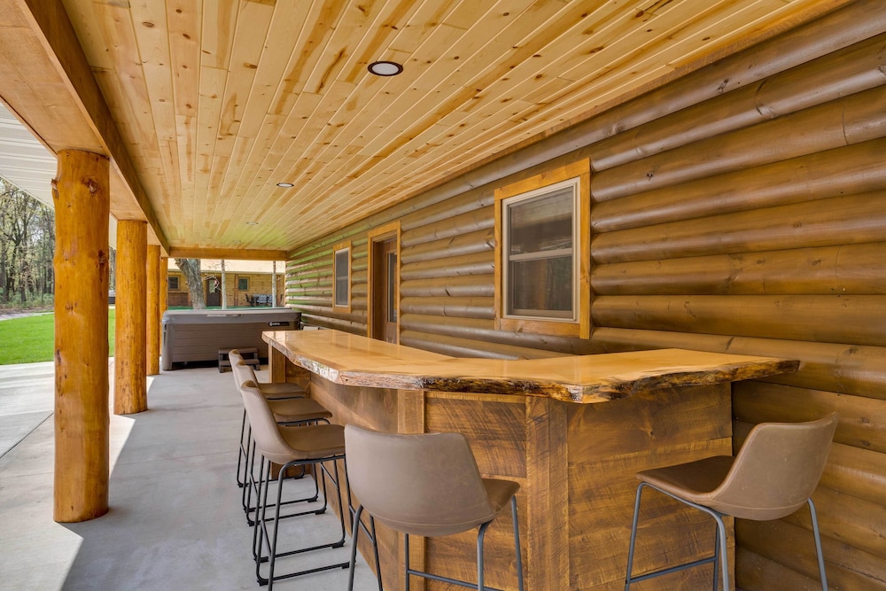 Hatfield Vacation Rental w/ Private Hot Tub! view 4