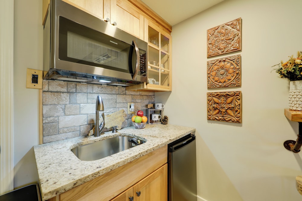 Secluded Mtn-view Retreat in Mars Hill