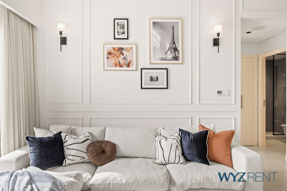 Alluring Parisian 1Br in Burj Crown