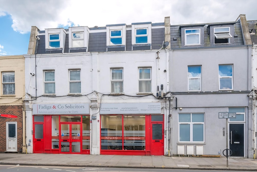 Modern South Wimbledon Stay