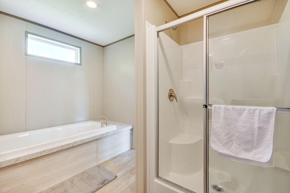 8 Mi to Main Street: Home w/ Yard in Bedford!