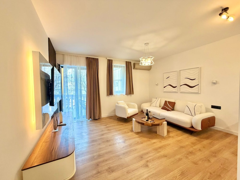 Lunamare Apartments