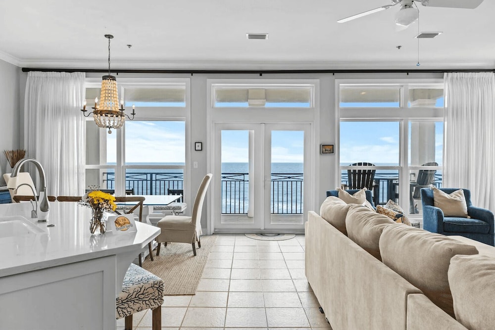 Grovey by the Sea by Avantstay Oceanfront, Private Beach, Pool Access