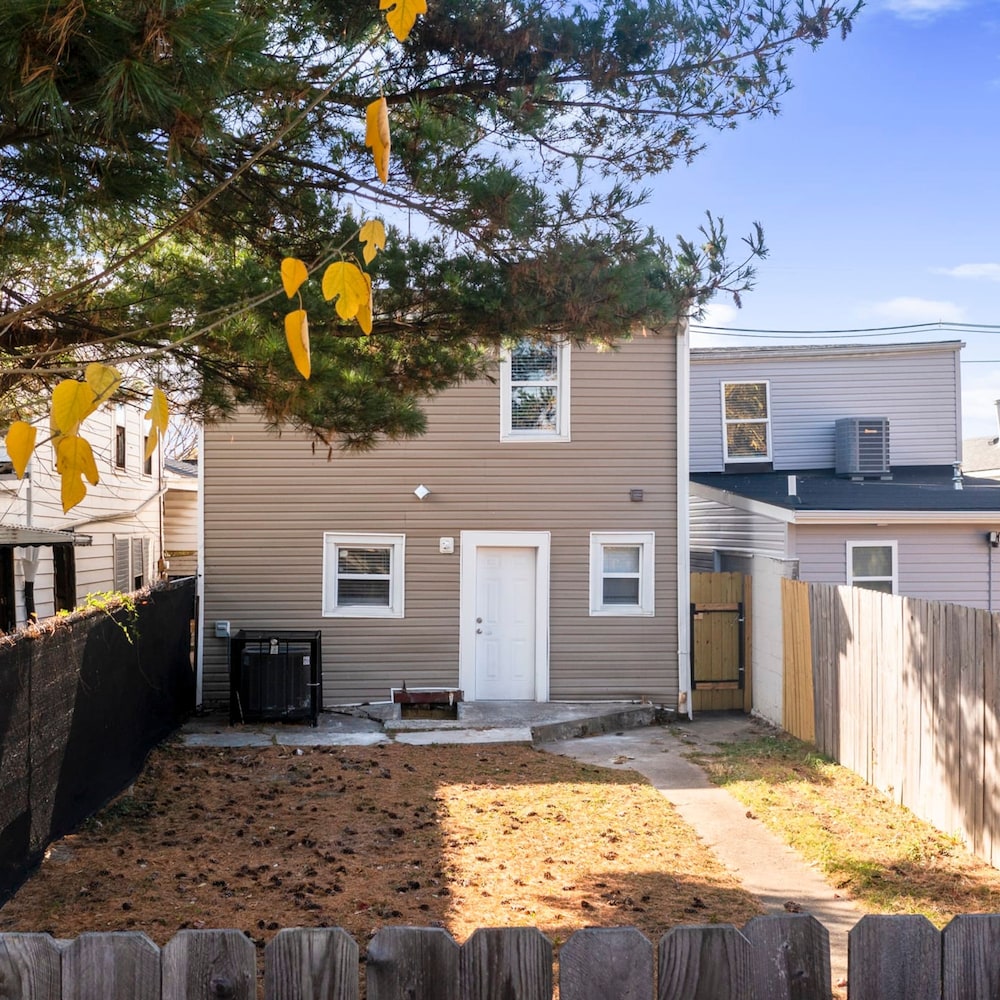 Newly Renovated 4BR Cozysuites - Image 3
