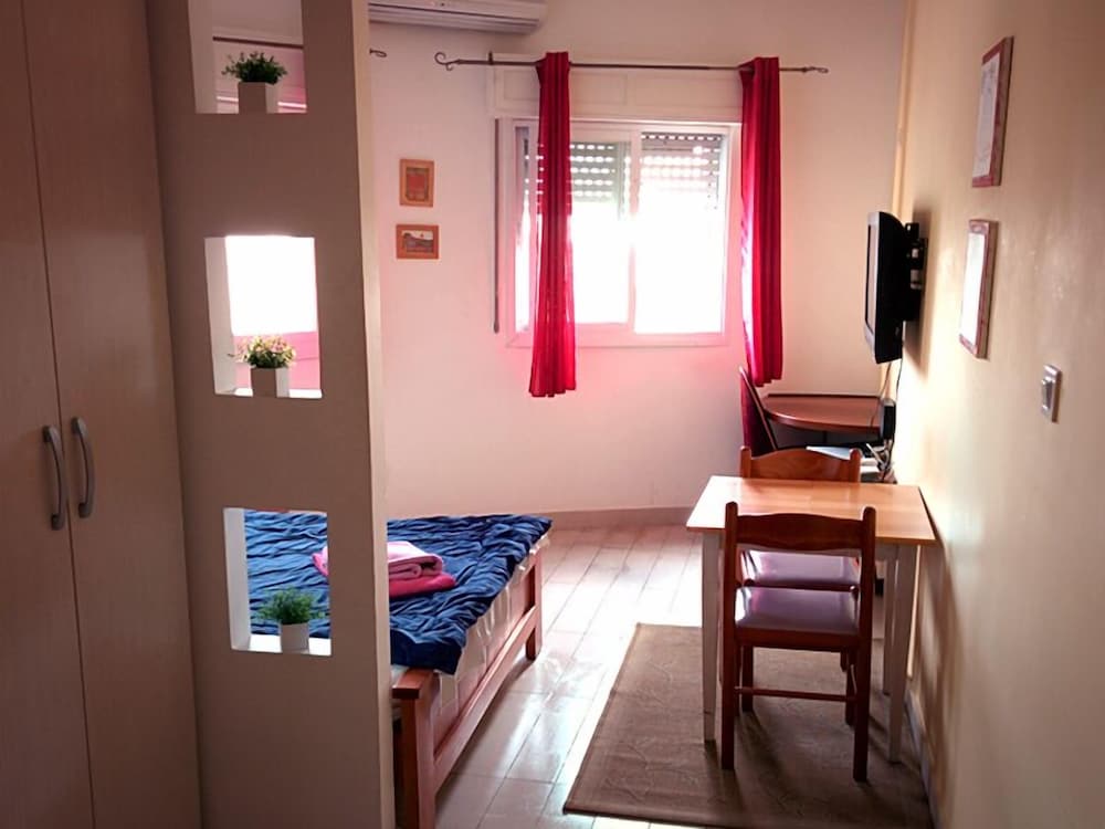 Allenby 2 Bed & Breakfast