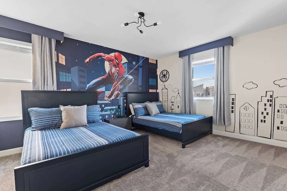 Themed 7bedroom and Pool 18 Guests