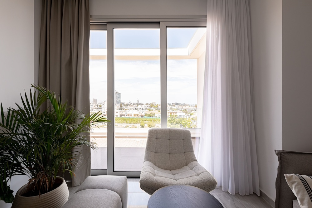 YAMAS Urban Living Platinum 77 Penthouses