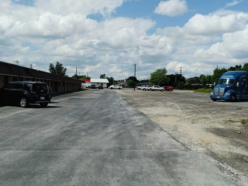 Budget Inn By OYO Edinburg Hwy 281