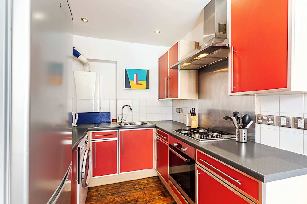 Quirky and Colourful Flat in Shoreditch view 4
