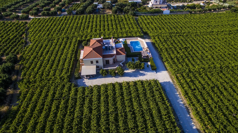 Cretan Vineyard Hill Villa Private Pool, Panoramic View, Beautiful Vineyard