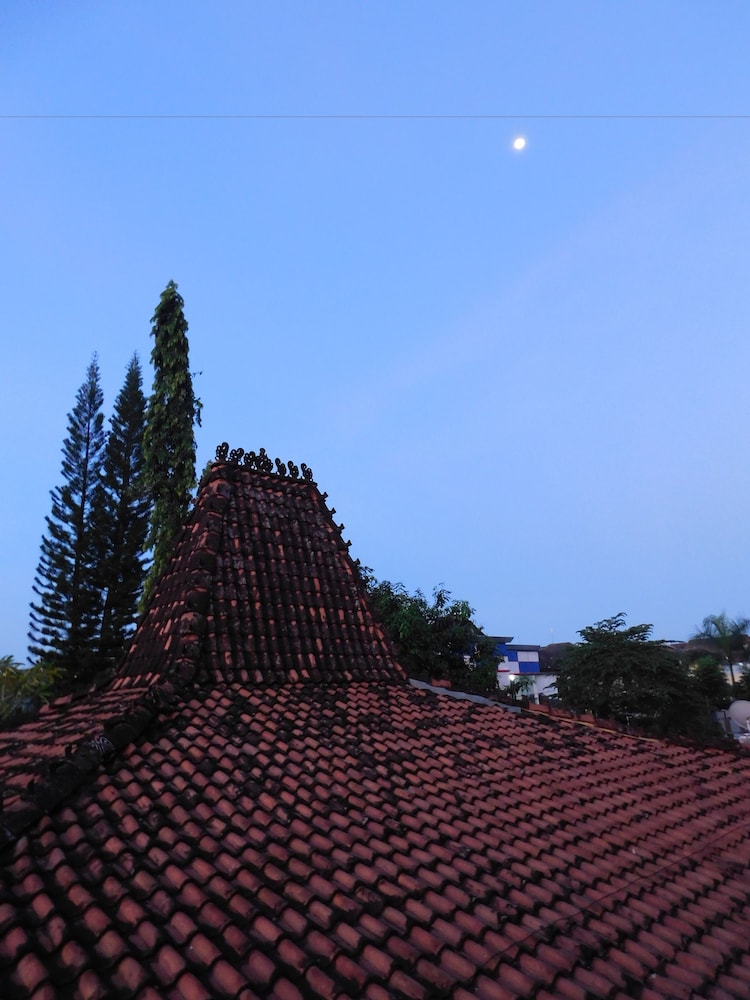 Seven Trumpets Guesthouse