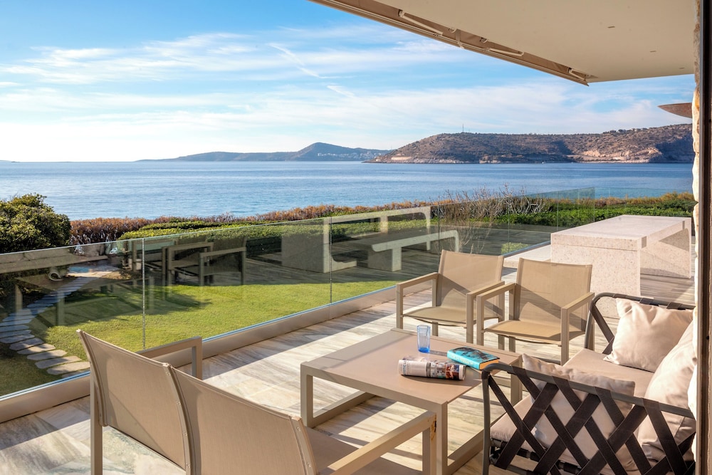 Paradise Beachfront Villa Athenian
