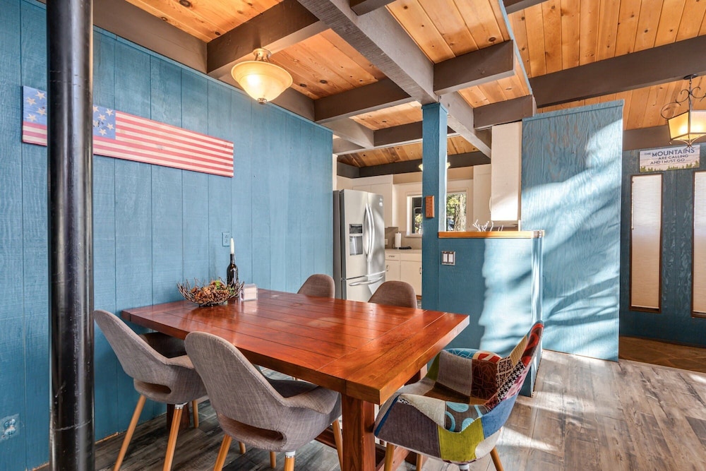 Awesome House Above The Lake/pets Welcome 2 Bedroom Home by Bear Valley Vacation Rentals