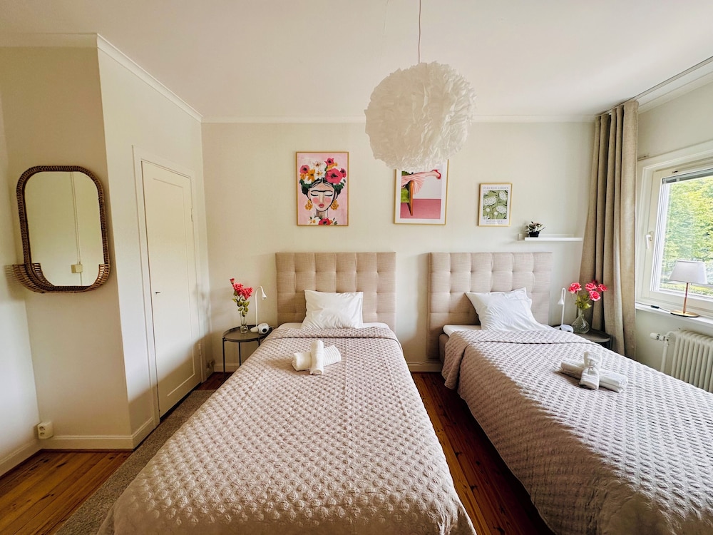 Prinshöjden Hotel - Smart Digital Apartments & Villas view 4