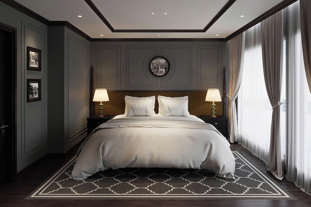Aime'e Luxury Cruise