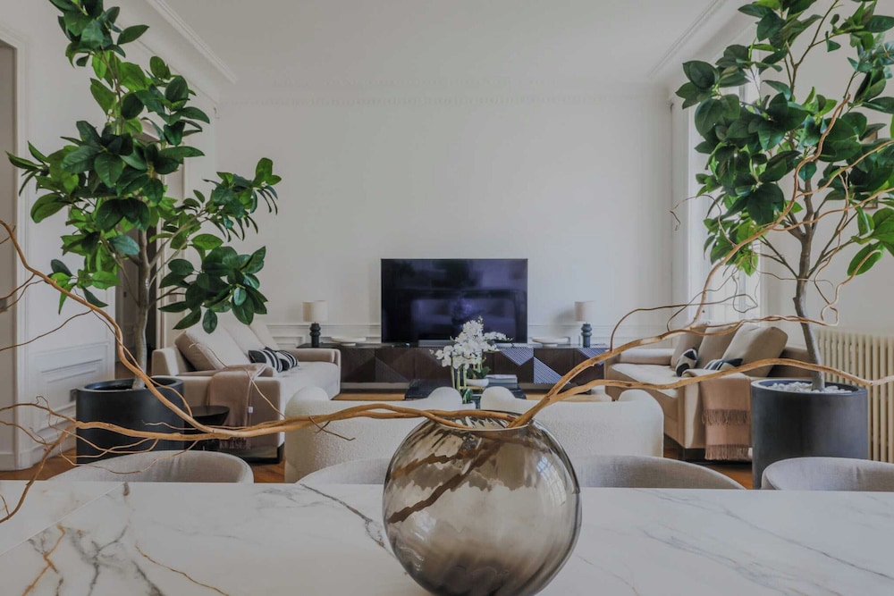 Spacious Apartment - 5br/12p - Chaillot
