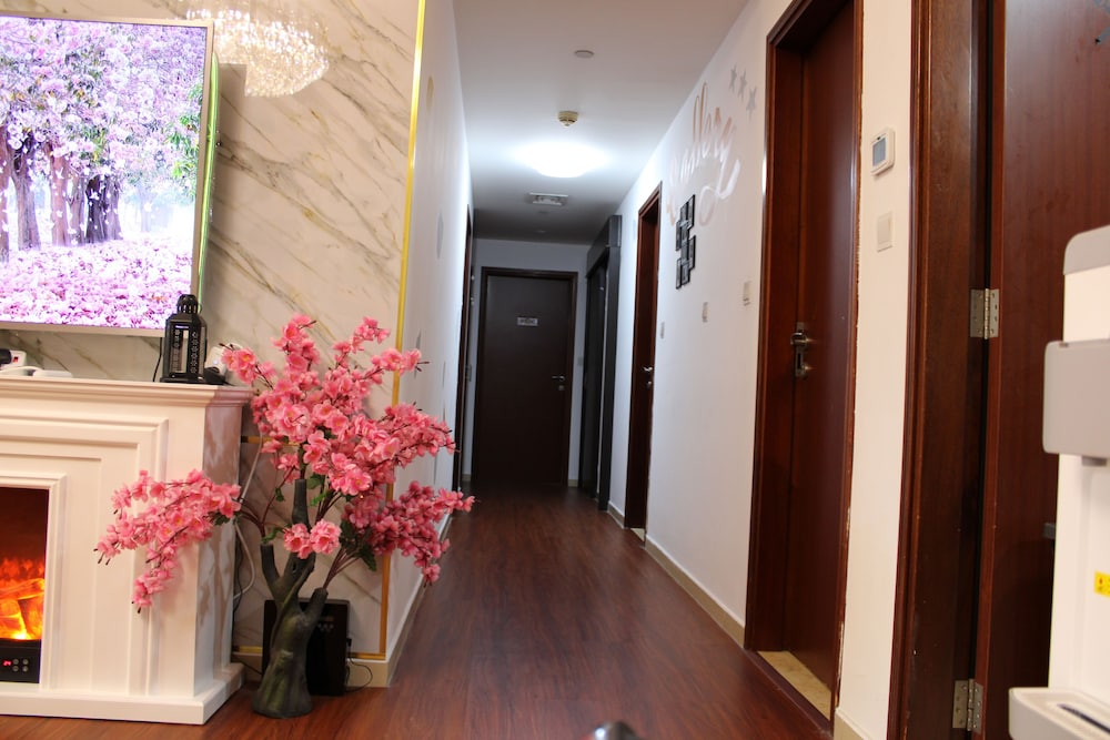 Urban Panda Hostel JBR Dubai