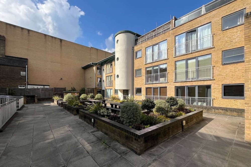 The Queen's Park Getaway - Adorable 2bdr Flat With Terrace