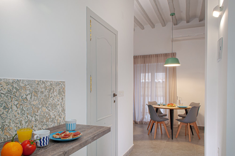 ABAL Apartments - Barrio