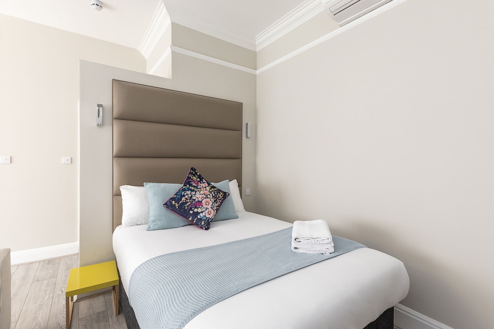 Luxurious Air Conditioned Apt High Street Kensington