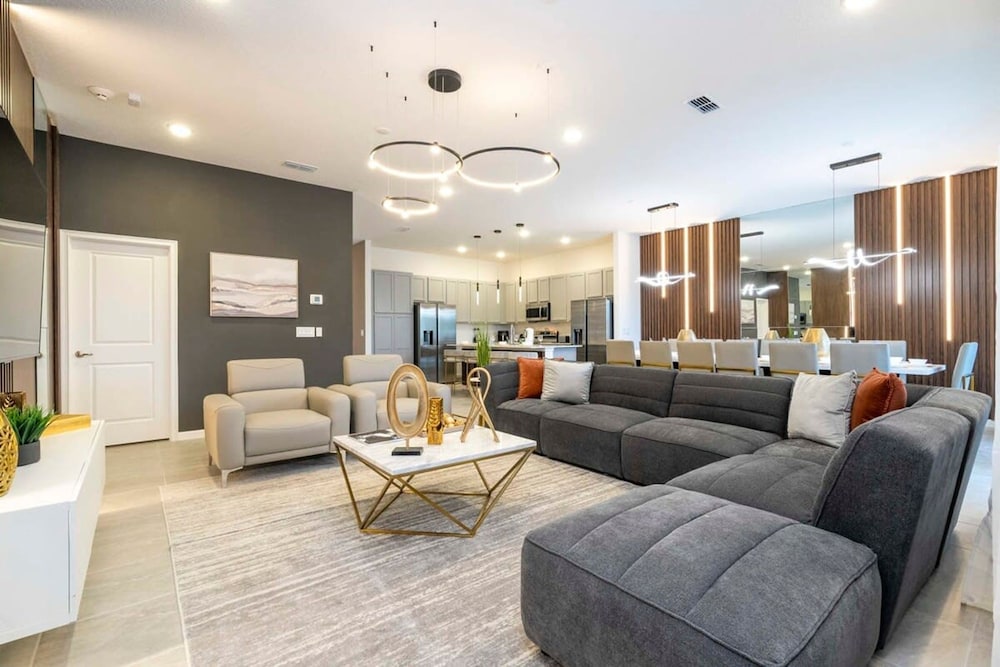 6163 Fantastic Home With 12bd