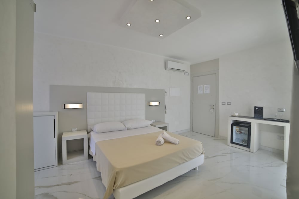 Riviera Luxury Rooms